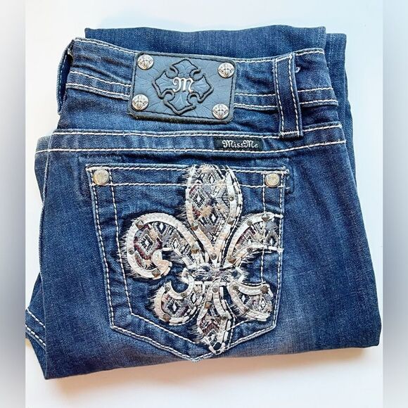 Miss Me bootcut Jeans with embellished Fluer de Lis on pocket and crystals. 29 - Picture 1 of 9
